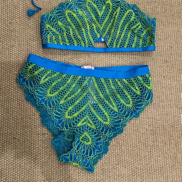 Savage x Fenty SET NWT Stranded in Lace Halter Bra Top & Panties SMALL Crop Top - Picture 6 of 6